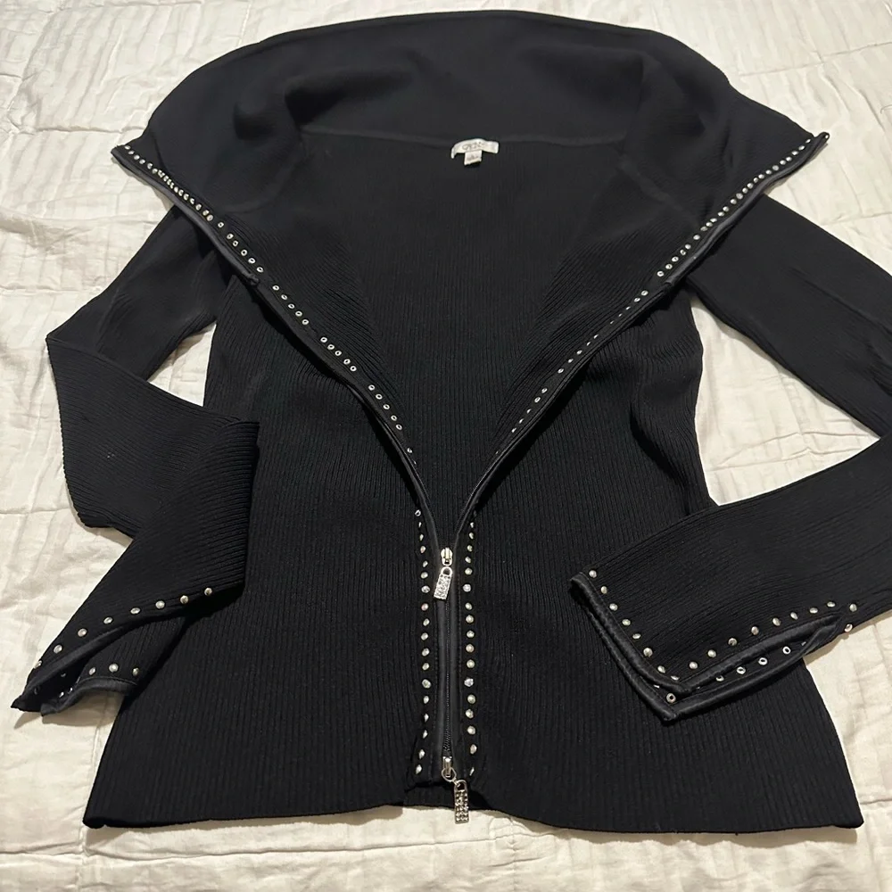 Cache - Picture 4 of 5